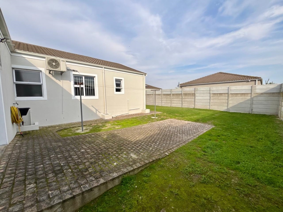 To Let 3 Bedroom Property for Rent in Windsor Park Estate Western Cape